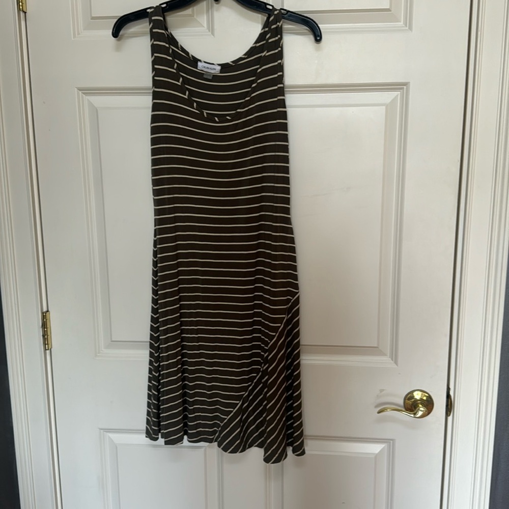 Cute Calvin Klein dress- has bounce